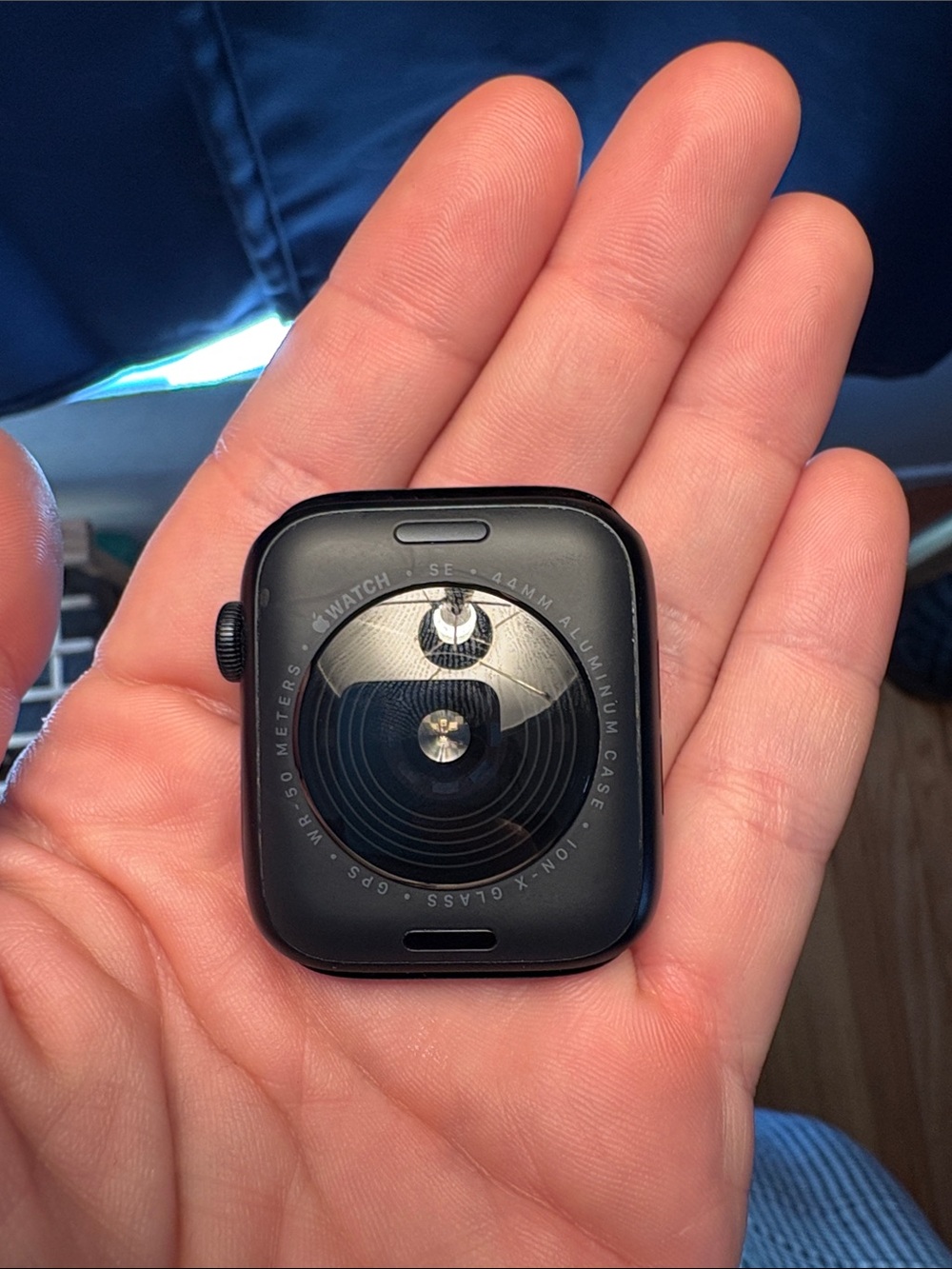 3rd gen Apple Watch SE (44mm) - Picture 3 of 4